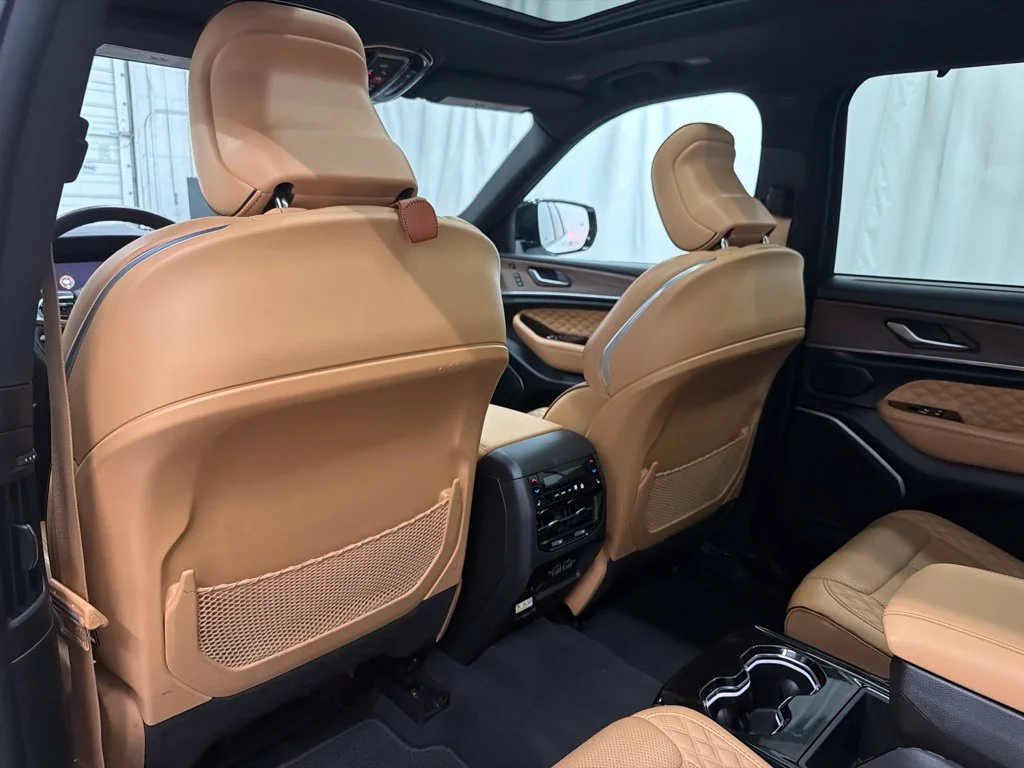 Used 2023 White Jeep Summit image 25