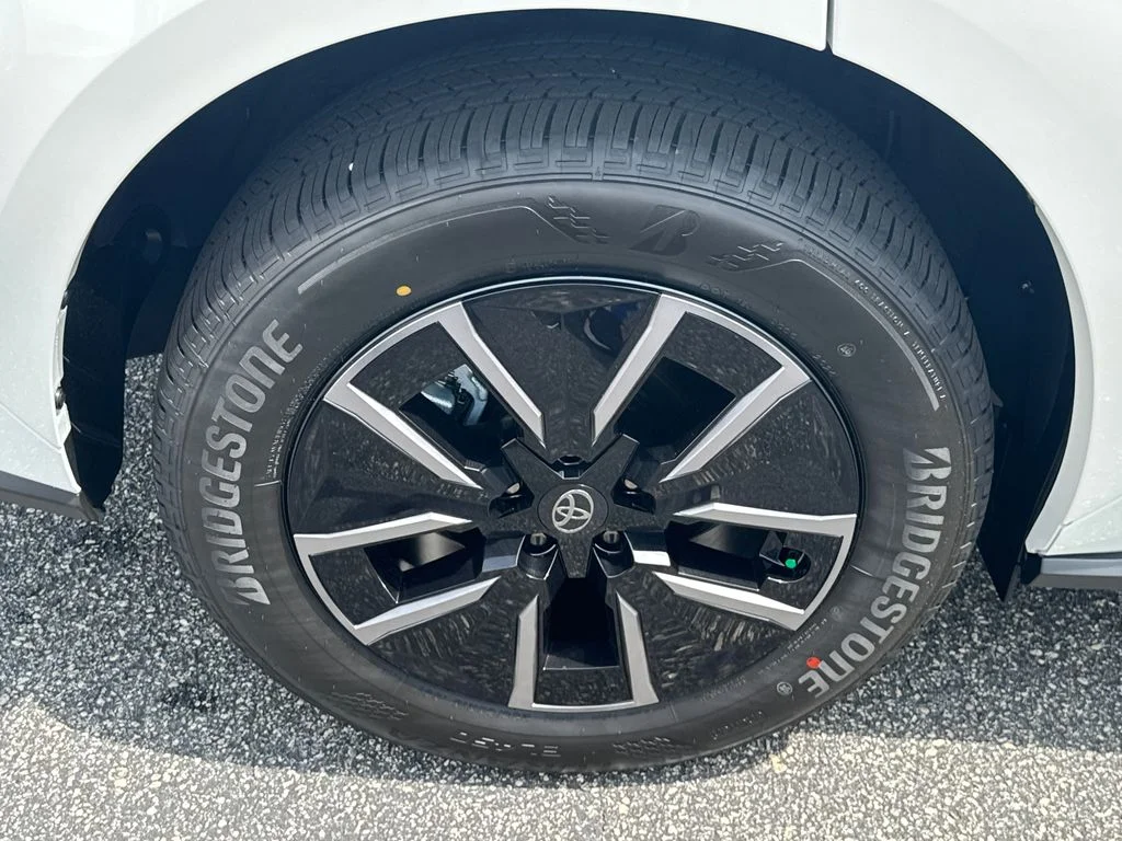 New 2026 Wind Chill Pearl Toyota XLE image 17