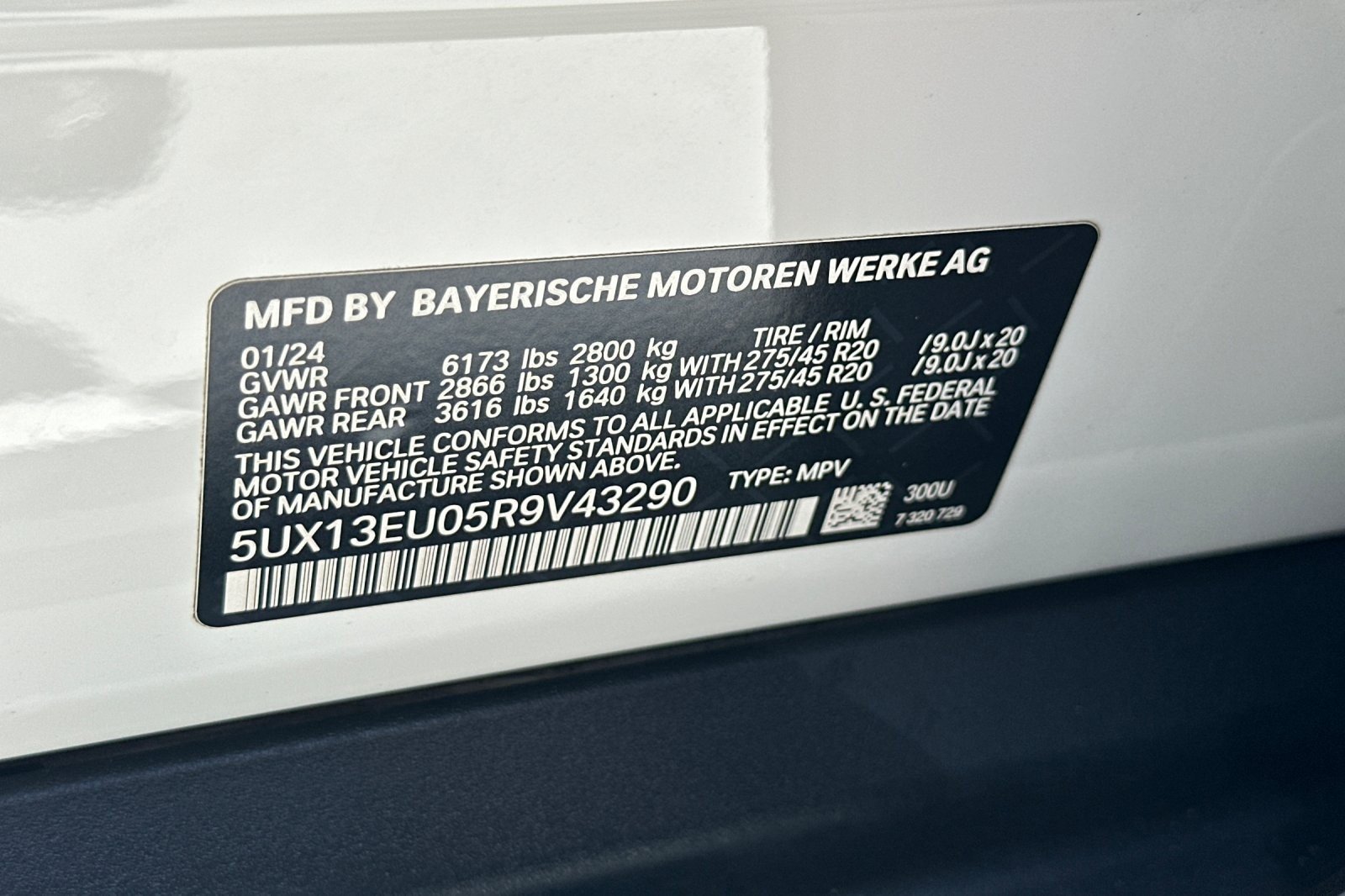 Used 2024 Alpine White BMW sDrive40i image 29