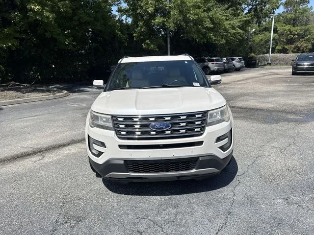 Used 2017 White Ford Limited image 2