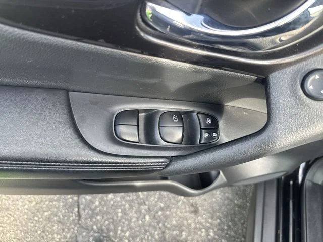 Used 2019 Black Nissan S image 26