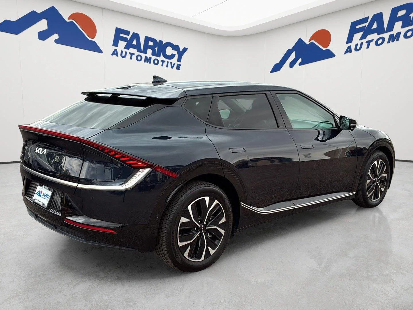 Used 2023 Gravity Blue Kia Wind image 6