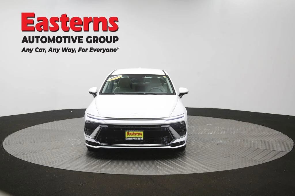 Used 2025 White Hyundai SEL image 52