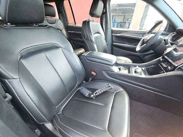Used 2024 Silver Jeep Limited image 30