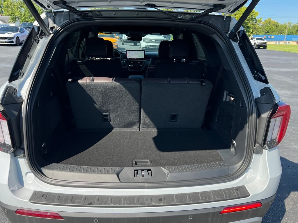 New 2026 White Ford Platinum image 25