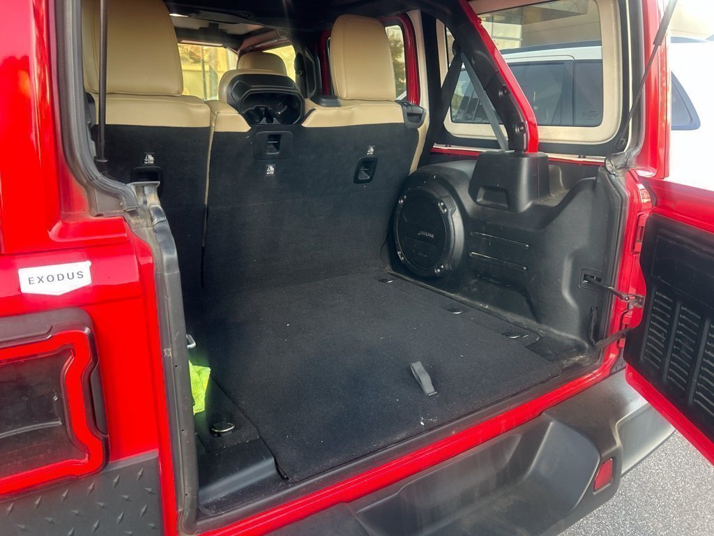 Used 2018 Red Jeep Unlimited Sahara image 6