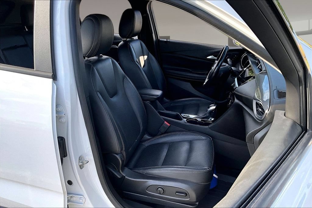 Used 2021 SUMMIT WHITE Buick Essence image 7