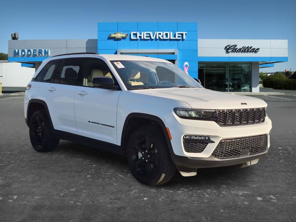Used 2023 Bright White Clearcoat Jeep Limited image 7