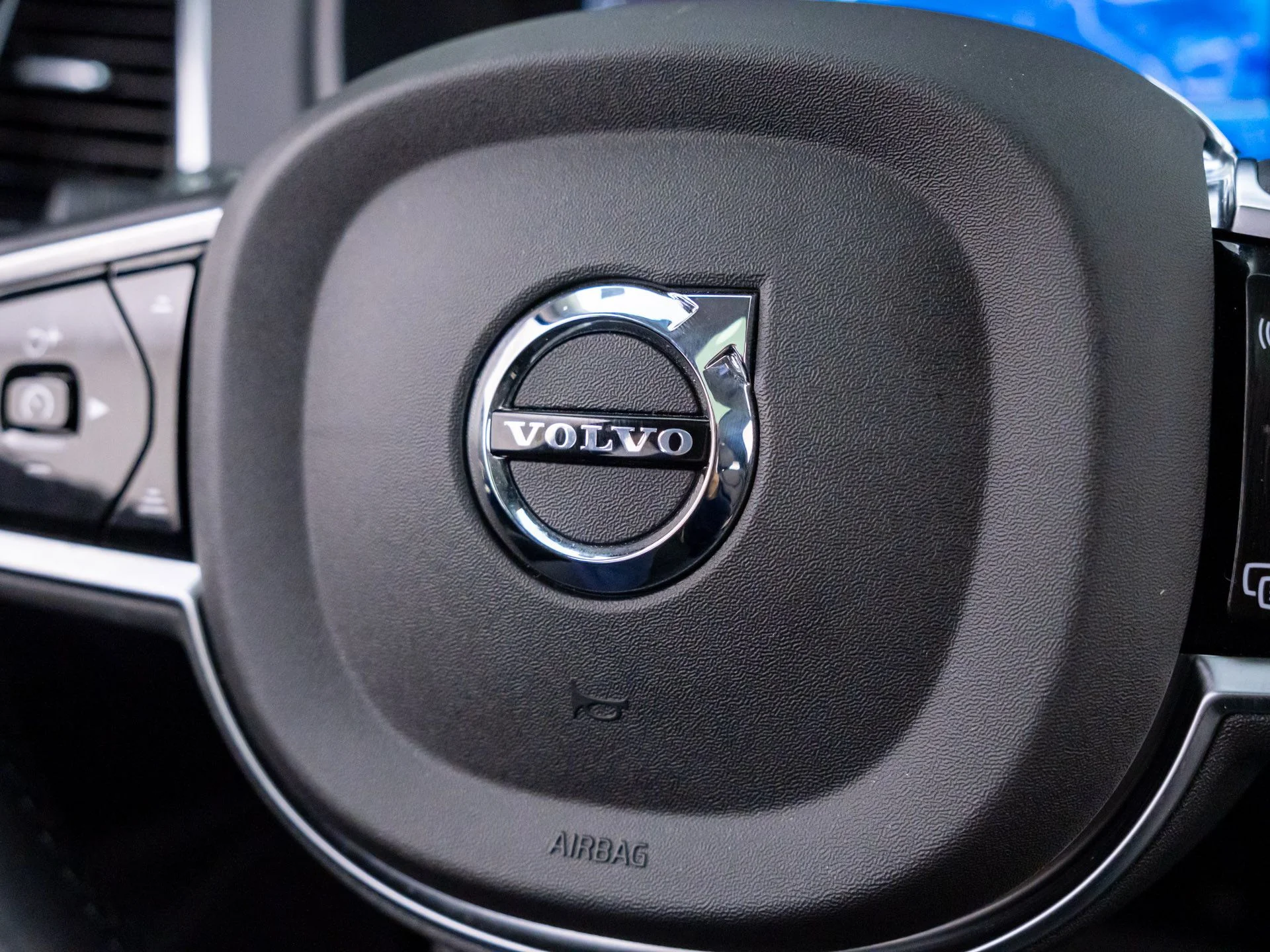 Used 2025 Blue Volvo T8 Ultra image 23