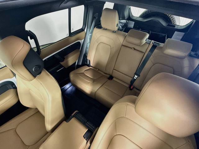 New 2026 Fuji White Land Rover X-Dynamic SE image 14