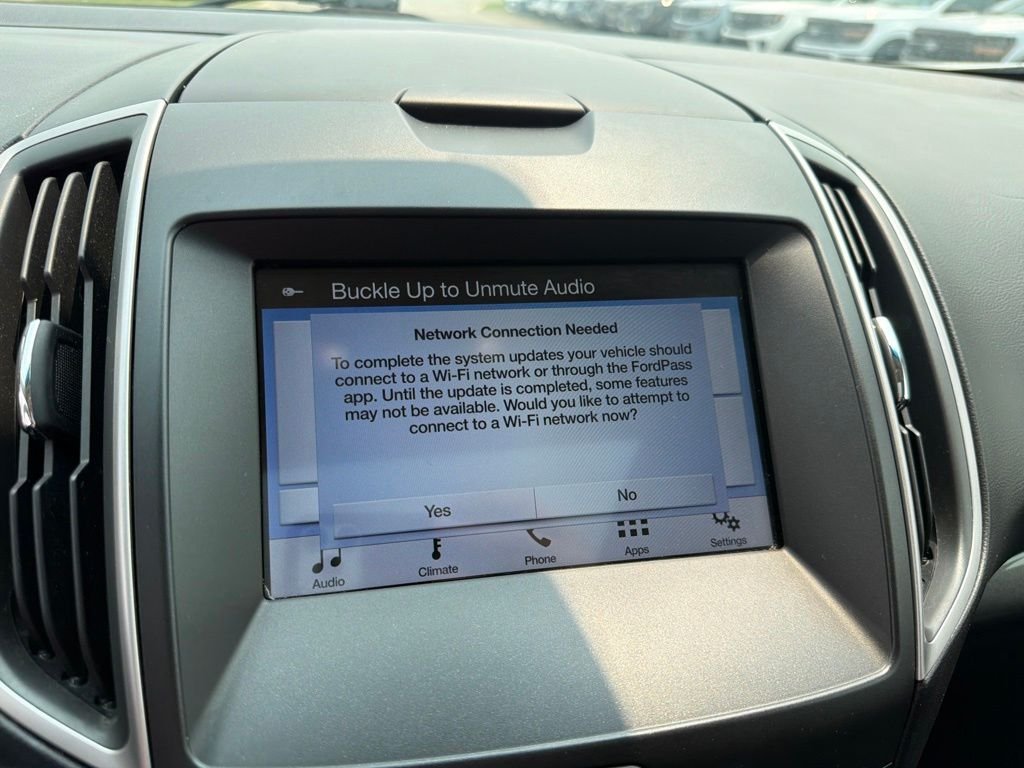 Used 2019 White Platinum Clearcoat Metallic Ford SEL image 15