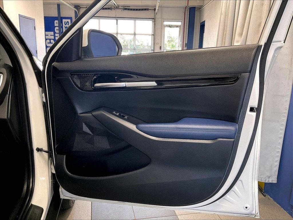 Used 2024 White Kia S image 12
