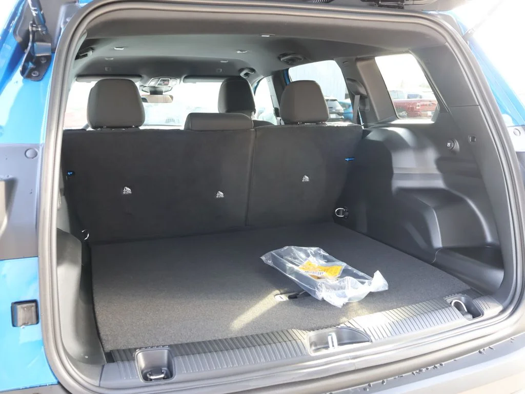 New 2026 Hydro Blue Pearl-Coat Exterior Paint Jeep Laredo image 14