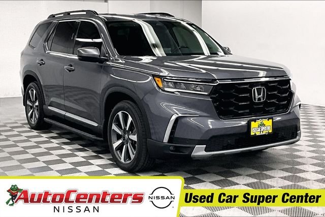 2023 Honda Pilot Touring AWD's photo