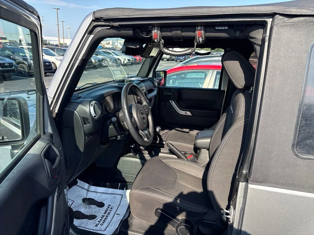 Used 2015 Silver Jeep Rubicon image 8