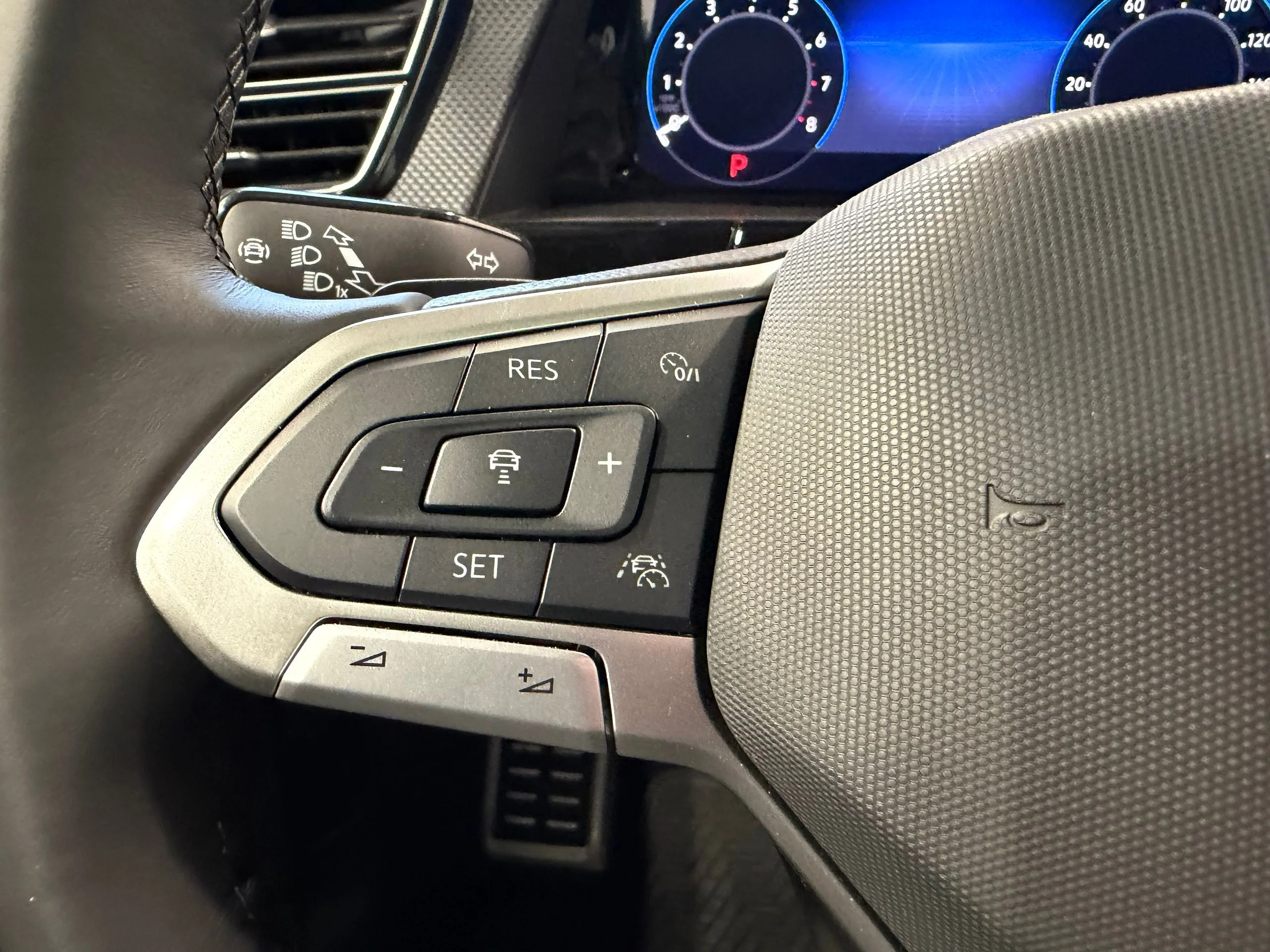 2026 Volkswagen Atlas Cross Sport SEL R-LINE - Photo 35