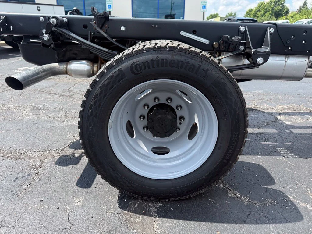 New 2026 Oxford White Ford F-450® XL image 36
