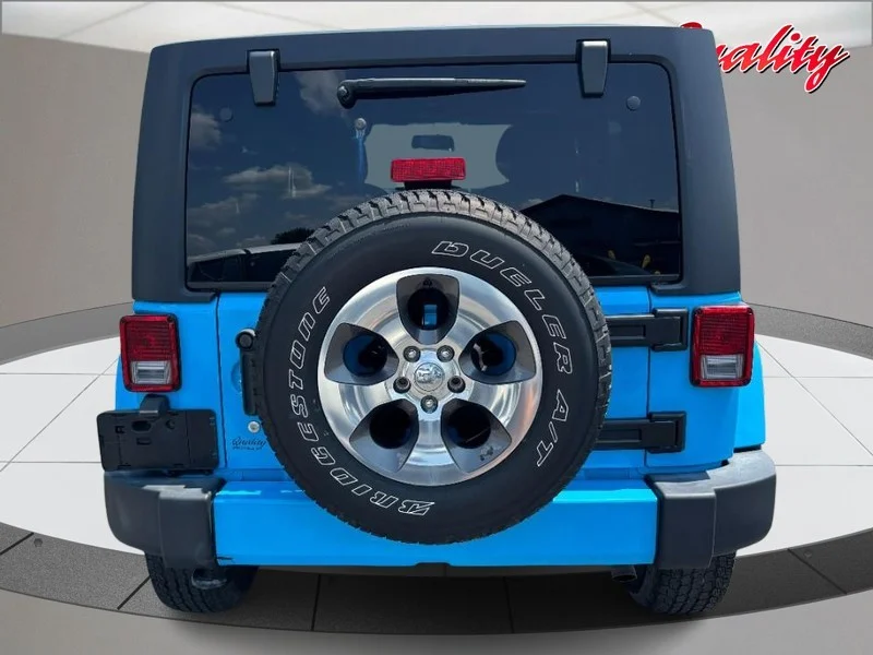 Used 2018 Chief Jeep Sahara image 4
