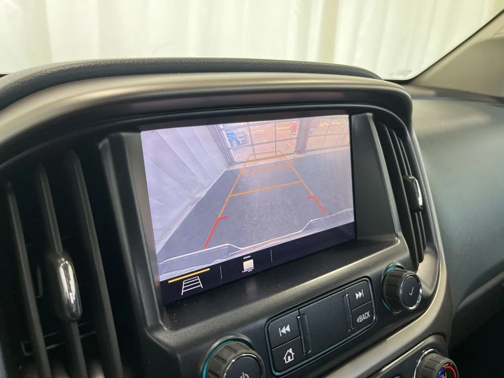 Used 2020 Silver Chevrolet Z71 image 12