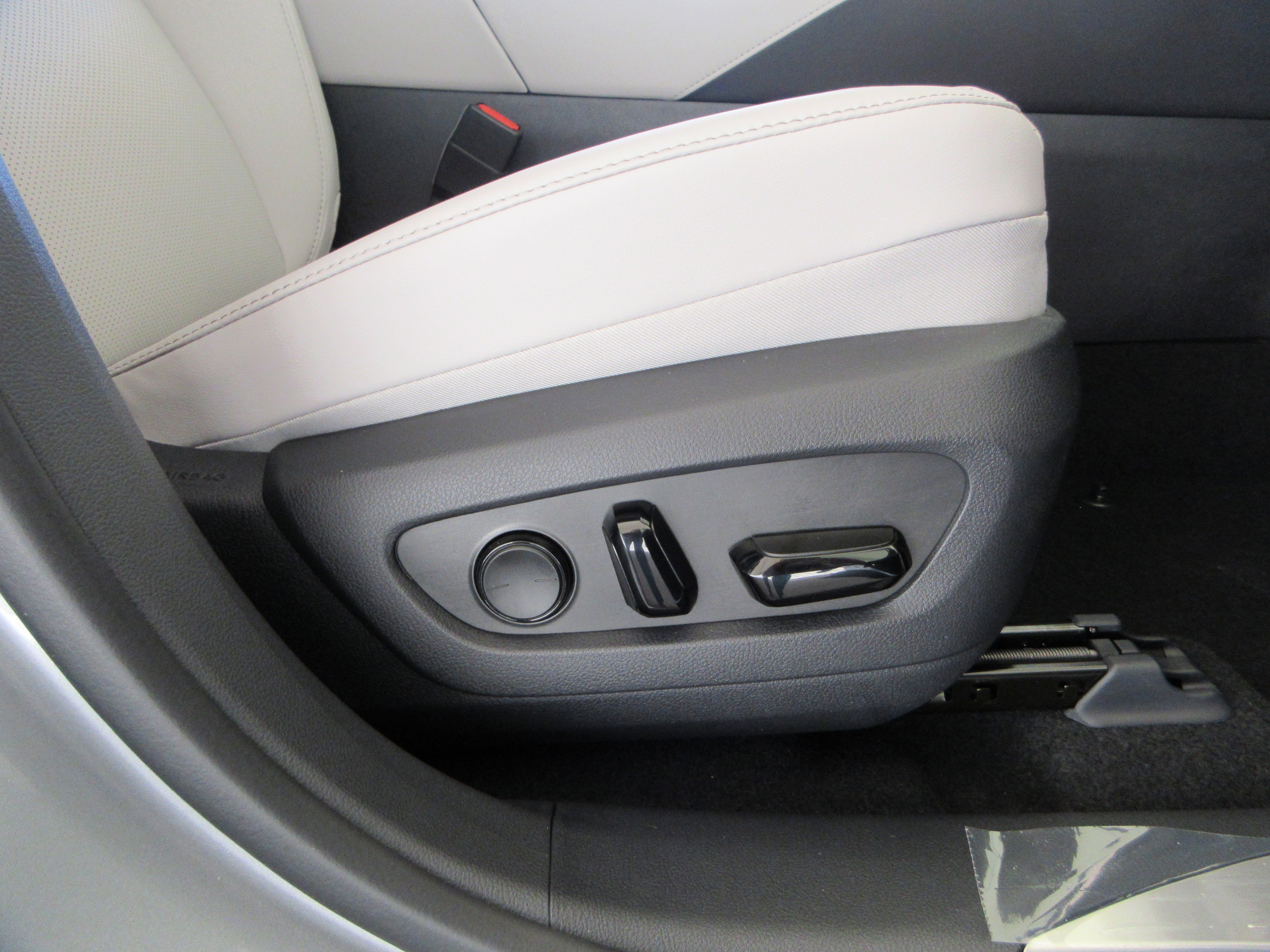New 2026 Iridium Lexus PREMIUM image 24