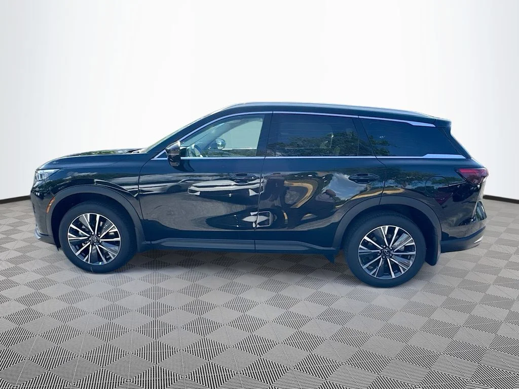 Used 2027 Black INFINITI LUXE image 9