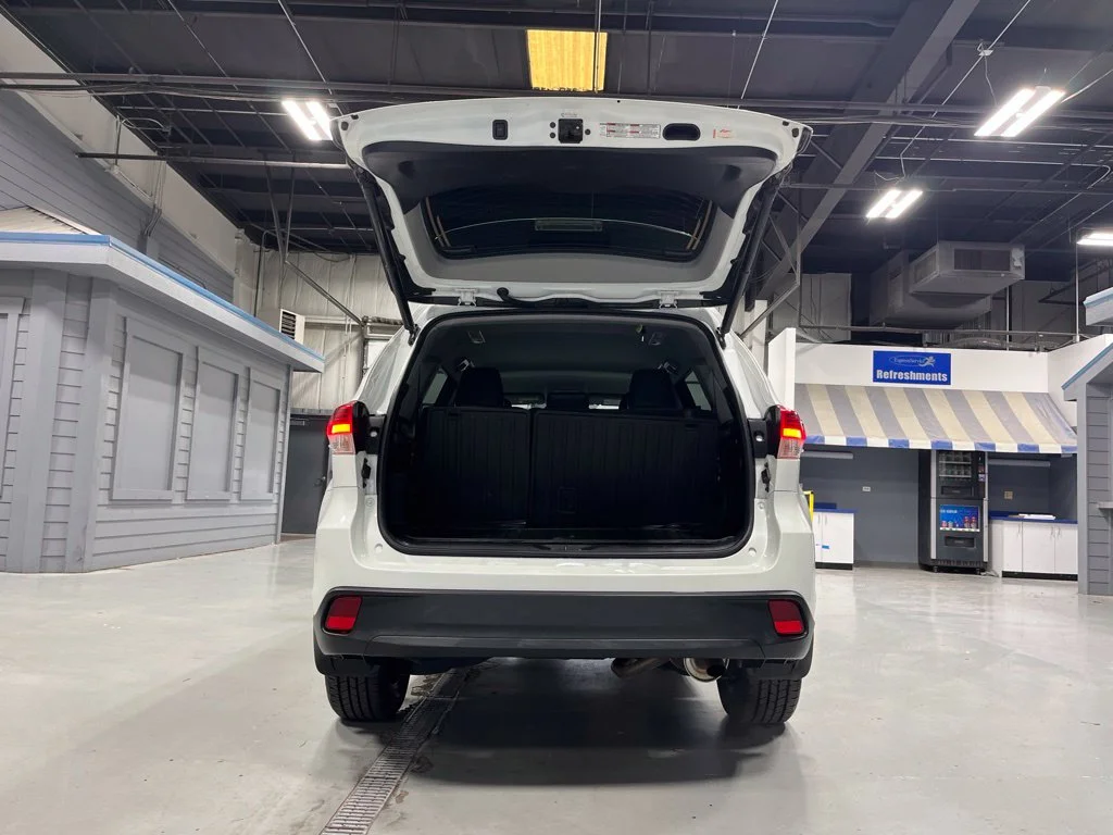 Used 2018 Blizzard Pearl Toyota LE Plus image 10