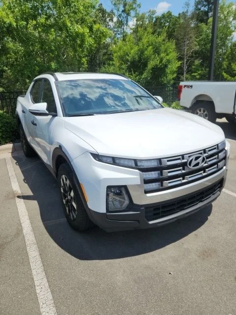 Used 2025 White Hyundai SEL image 2