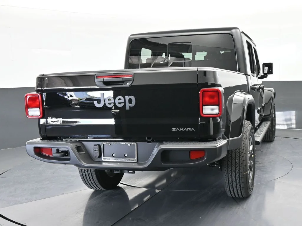 New 2026 Black Clear-Coat Exterior Paint Jeep Sahara image 5