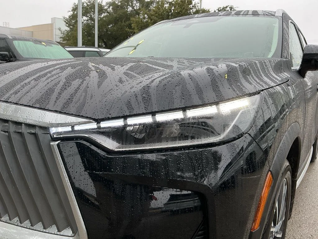 New 2026 MINERAL BLACK INFINITI Luxe FWD image 8