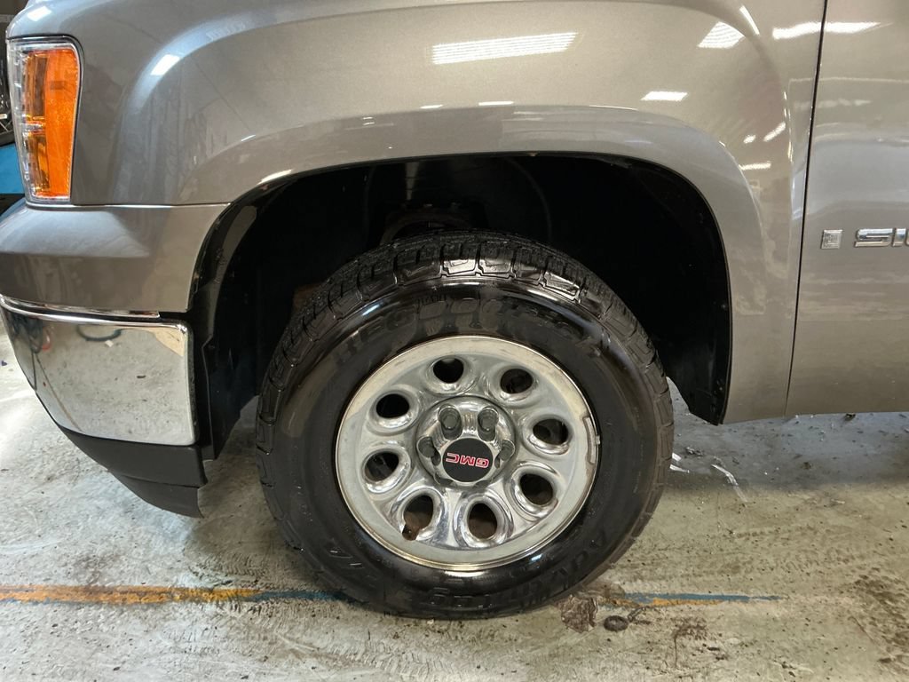 Used 2008 STEEL GRAY METALLIC GMC Work Truck image 11