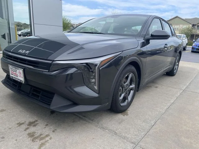2025 Kia K4 LXS - Photo 12