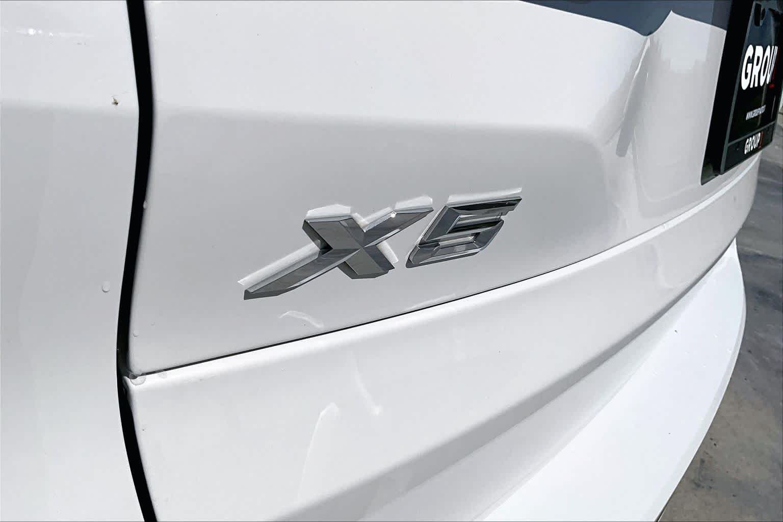 Used 2022 Alpine White BMW sDrive40i image 30