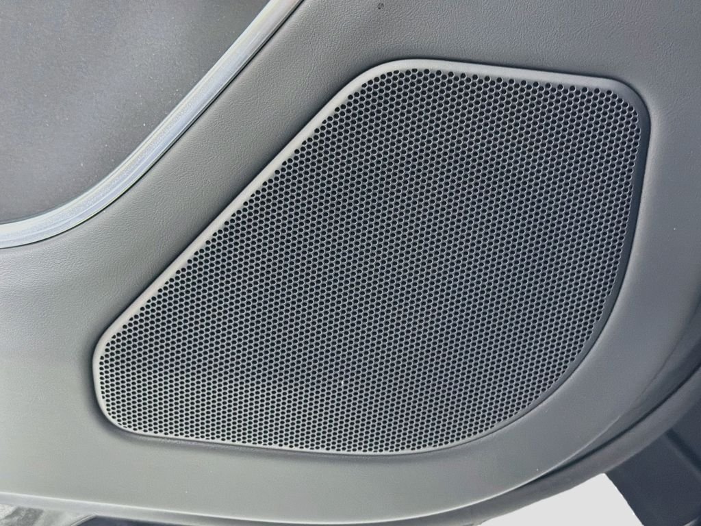 New 2026 Santorini Black Land Rover SE image 19