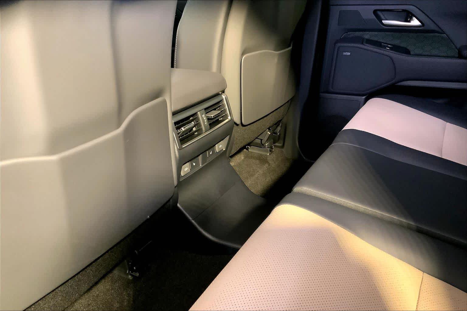 Used 2026 Atomic Silver Lexus Overtrail+ image 36