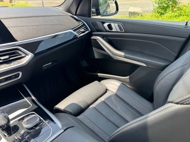 Used 2021 Gray BMW xDrive40i image 12