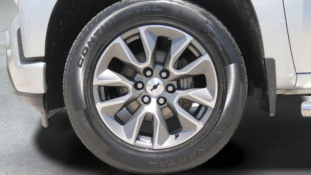 Used 2020 Silver Chevrolet RST image 9
