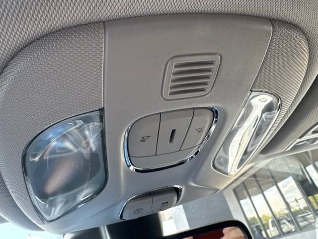 Used 2022 Gray Jeep Latitude Lux image 16