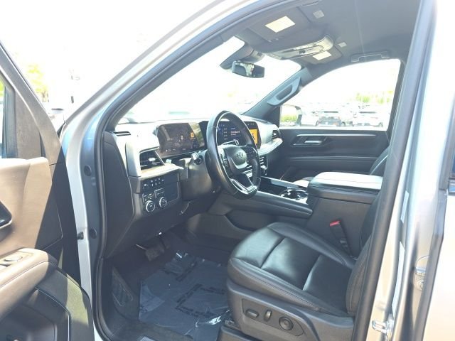 Used 2025 Gray Chevrolet Z71 image 17