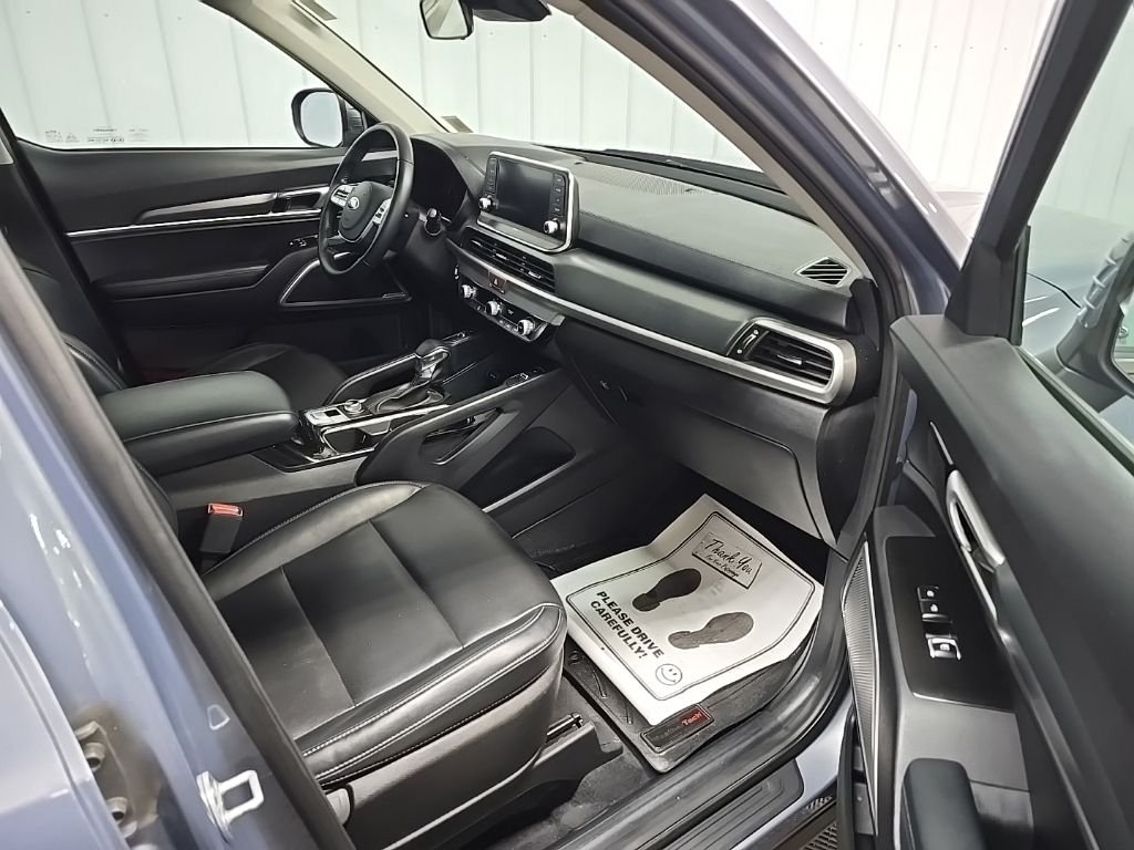 Used 2020 Silver Kia S image 16