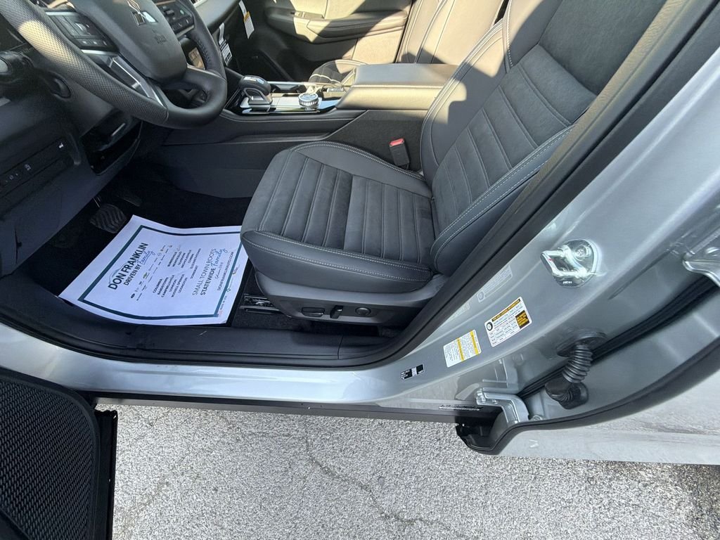 New 2026 Silver Mitsubishi SE image 12