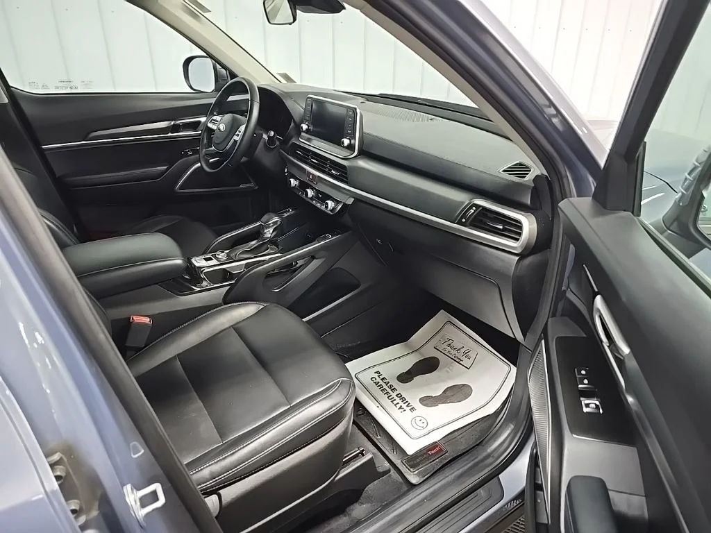 Used 2020 Silver Kia S image 16