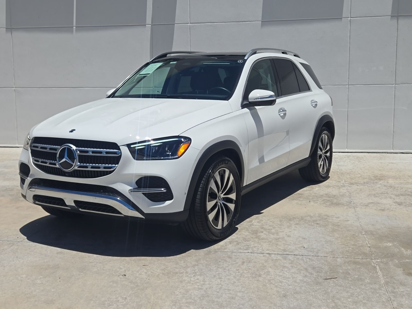 Certified Used 2025 White Mercedes-Benz GLE 350 image 1