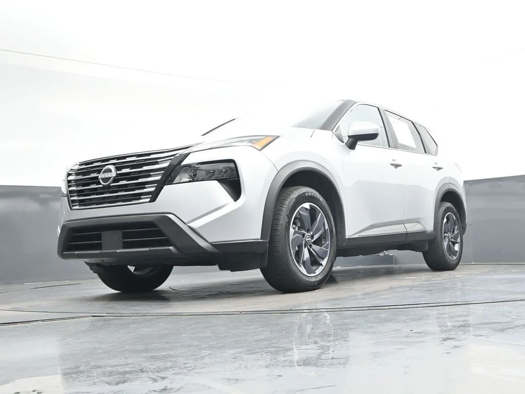 Used 2025 Silver Nissan SV image 40