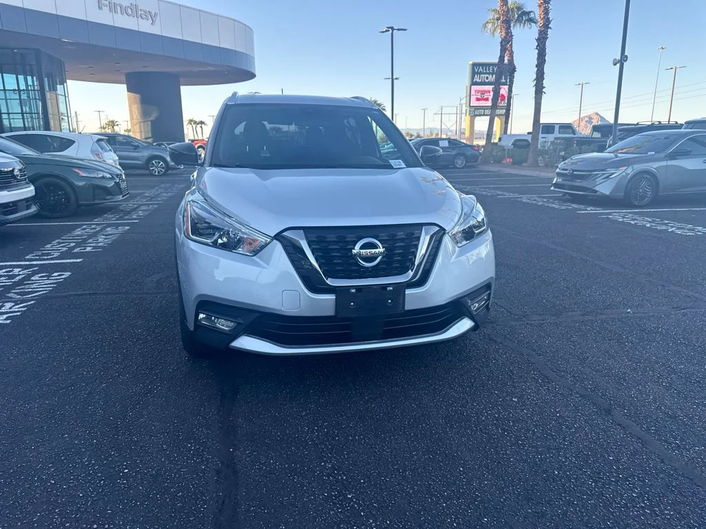 Used 2020 Silver Nissan SR image 3