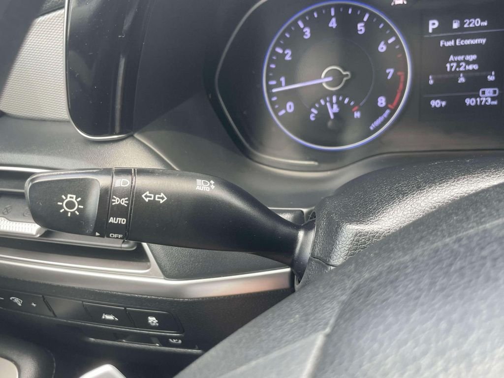 Used 2020 Green Hyundai SE image 24