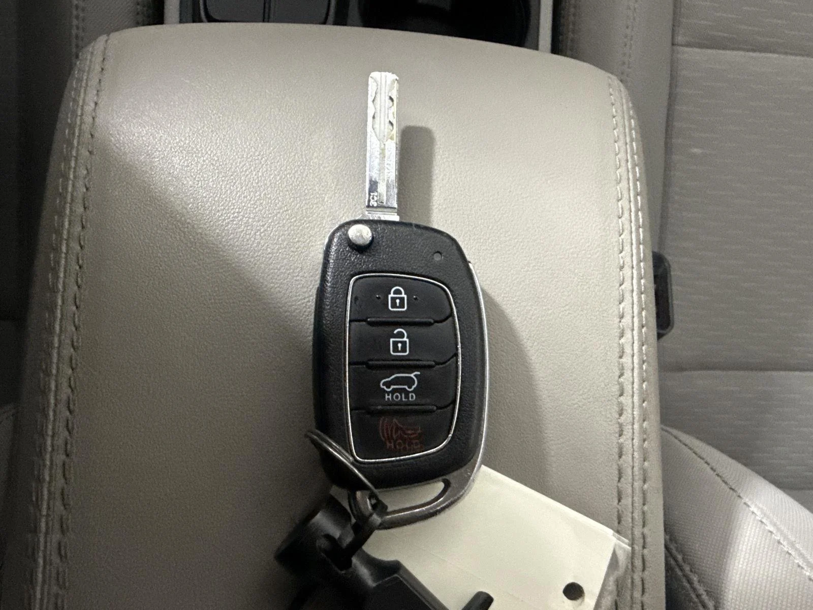Used 2019 White Pearl Hyundai SE image 20