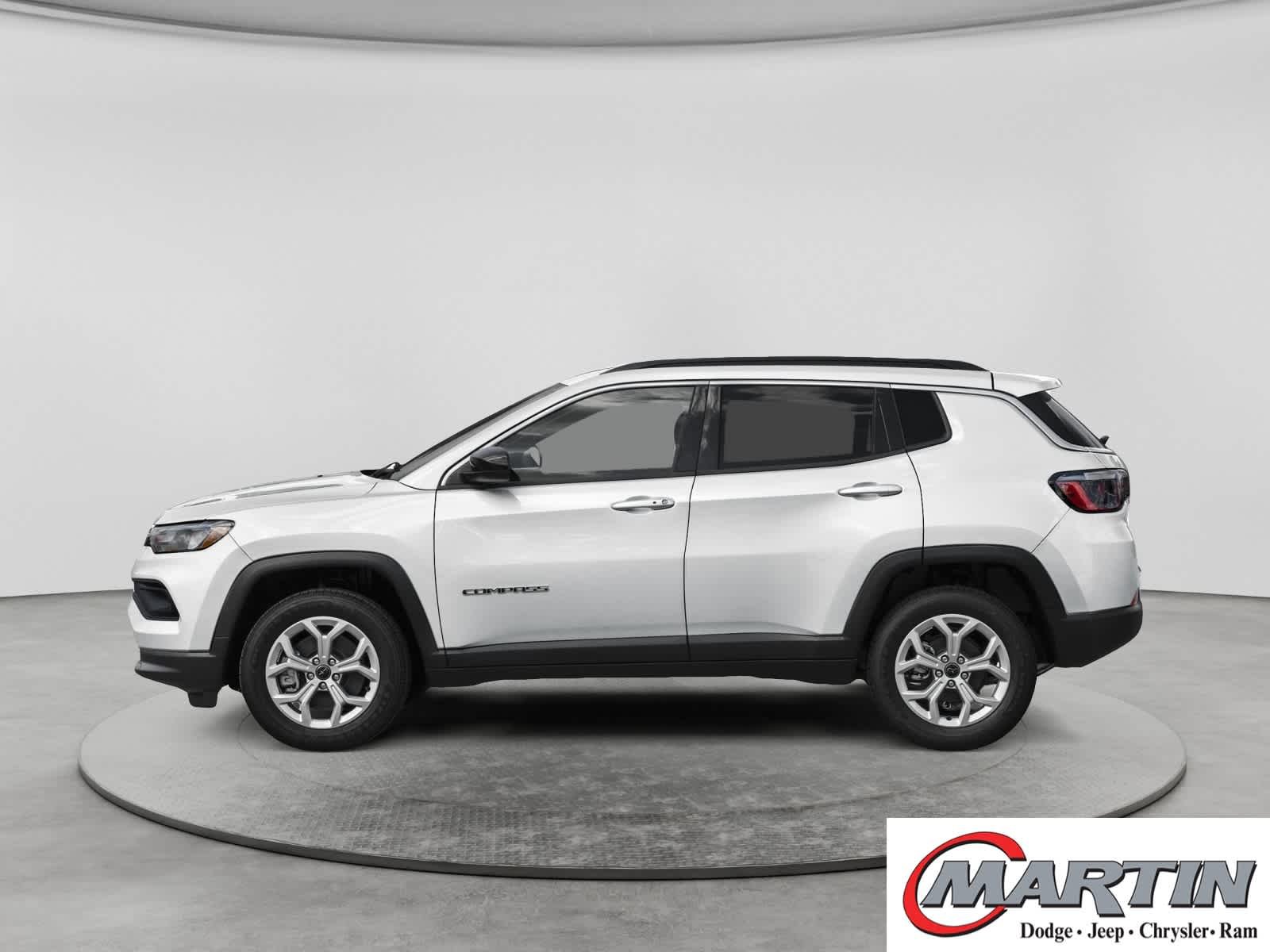 Used 2025 Bright White Clearcoat Jeep Latitude image 6