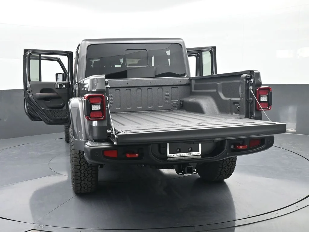 New 2026 Granite Crystal Metallic Clear-Coat Exterior Paint Jeep Rubicon X image 61