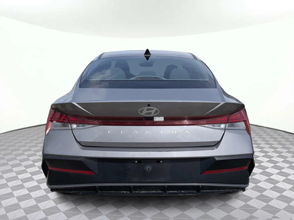 Used 2025  Hyundai SEL Convenience image 4