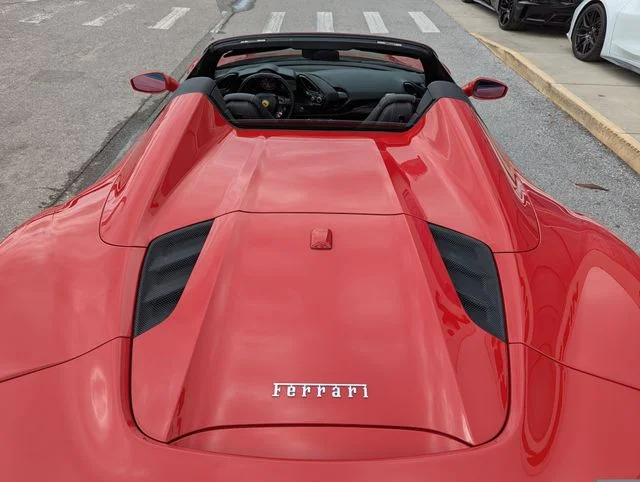 Used 2018  Ferrari Base image 11